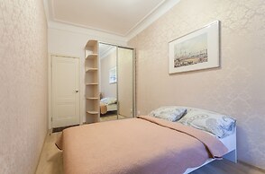 Guests Love on 5 Line VO