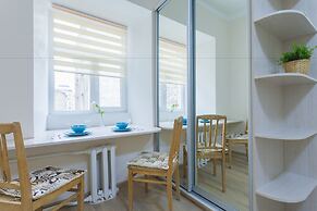 Guests Love on 5 Line VO