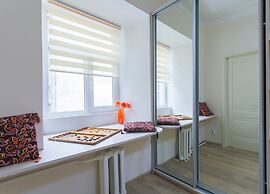 Guests Love on 5 Line VO