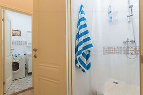 Guests Love on 5 Line VO