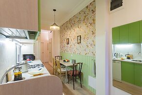 Guests Love on 5 Line VO