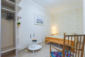 Guests Love on 5 Line VO