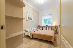 Guests Love on 5 Line VO