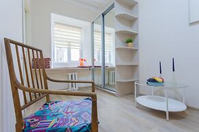 Guests Love on 5 Line VO