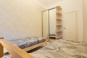 Guests Love on 5 Line VO