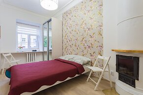 Guests Love on 5 Line VO