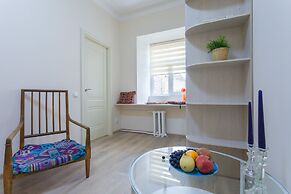 Guests Love on 5 Line VO