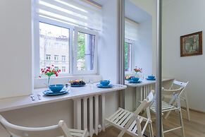 Guests Love on 5 Line VO