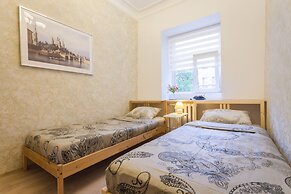 Guests Love on 5 Line VO