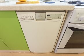 Guests Love on 5 Line VO