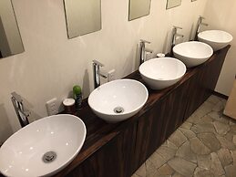 bnb+ Shinbashi - Hostel