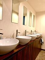 bnb+ Shinbashi - Hostel