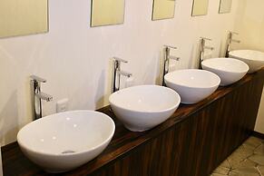 bnb+ Shinbashi - Hostel