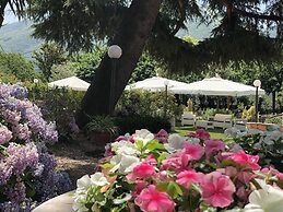 Yellow Park Hotel