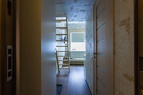 Guests Love on Zagorodny 4