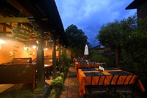 Vajra Guest House & Restaurant