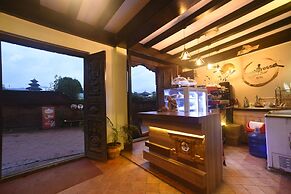 Vajra Guest House & Restaurant