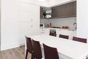 Class, Style and Location in Carlton
