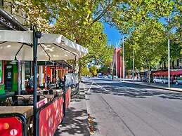 Class, Style and Location in Carlton