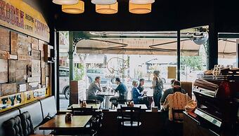 Class, Style and Location in Carlton