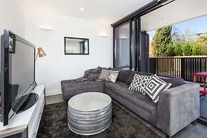 Executive 2br Caulfield North