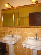 Stunning private villa for 6 guests with private pool, TV, pets allowe