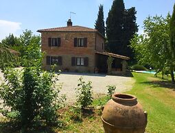 Stunning private villa for 6 guests with private pool, TV, pets allowe