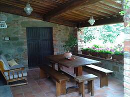 Stunning private villa for 6 guests with private pool, TV, pets allowe