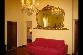 Stunning private villa for 6 guests with private pool, TV, pets allowe