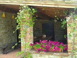 Stunning private villa for 6 guests with private pool, TV, pets allowe