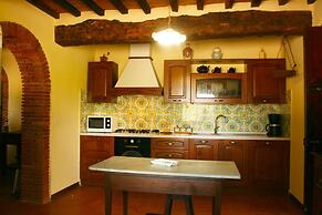 Stunning private villa for 6 guests with private pool, TV, pets allowe