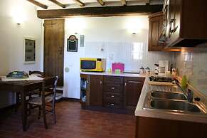 Stunning private villa with private pool, WIFI, TV, pets allowed and p