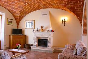 Stunning private villa for 8 guests with private pool, WIFI, TV, terra