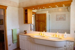 Stunning private villa for 8 guests with private pool, WIFI, TV, terra