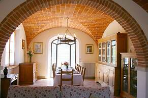 Stunning private villa for 8 guests with private pool, WIFI, TV, terra