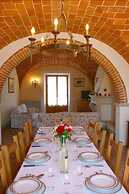 Stunning private villa for 8 guests with private pool, WIFI, TV, terra