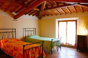 Stunning private villa for 8 guests with private pool, WIFI, TV, terra