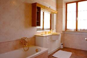 Stunning private villa for 8 guests with private pool, WIFI, TV, terra