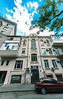 Guest House on Bessarabska Square