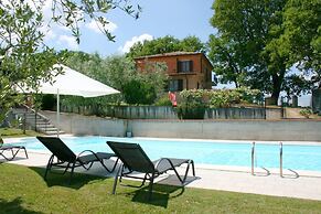 Wonderful Private Villa With Private Pool, TV, Pets Allowed and Parkin