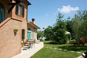 Wonderful Private Villa With Private Pool, TV, Pets Allowed and Parkin