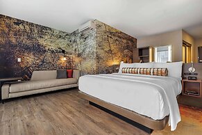 Cambria Hotel Omaha Downtown