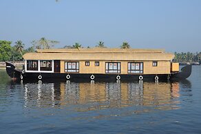 Cosy Houseboats