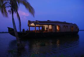 Cosy Houseboats