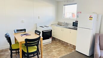 18th Avenue Thermal Motel