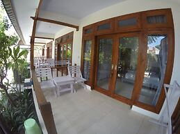 Gili Smile Bungalows