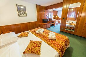Hotel Excelsior Planet