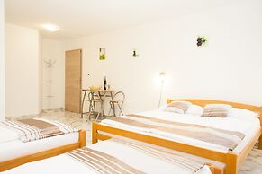 Rooms Garden Zagreb Airport