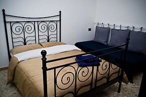 The Admiral House Courtyard