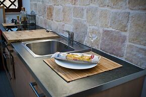 The Admiral House Courtyard